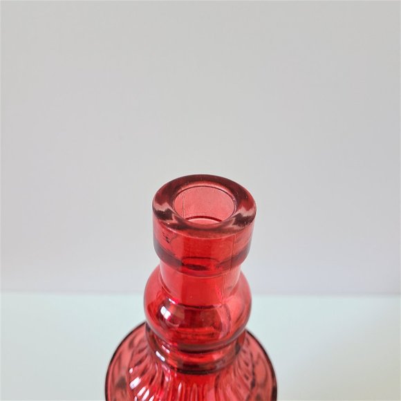Red glass bottle. - Picture 5 of 6
